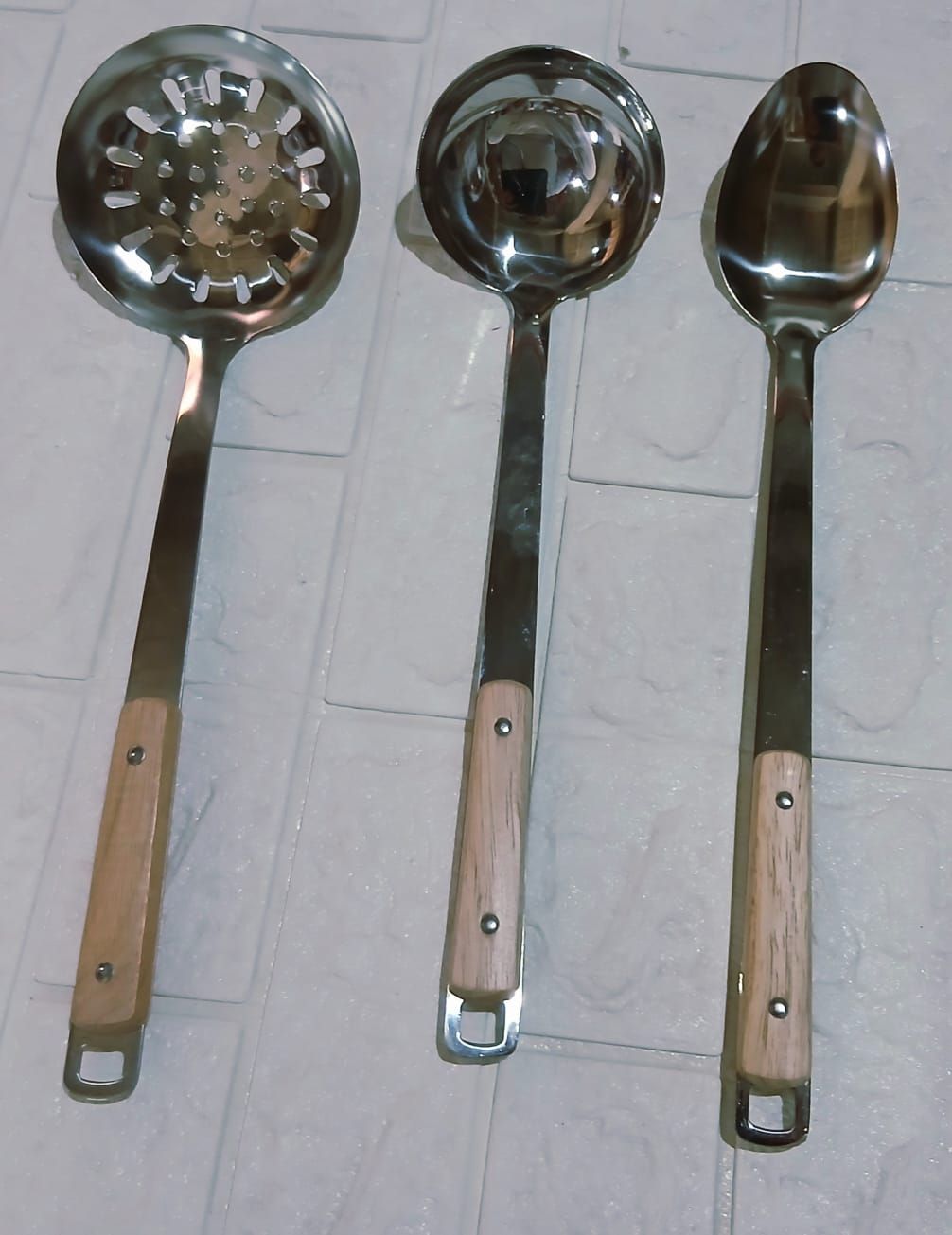 مقصوصة استاليس بيد خشب