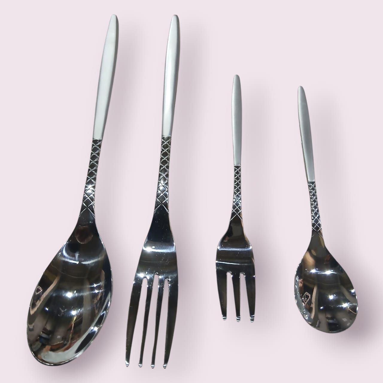 ط معالق فضي لوكس علي المغناطيس