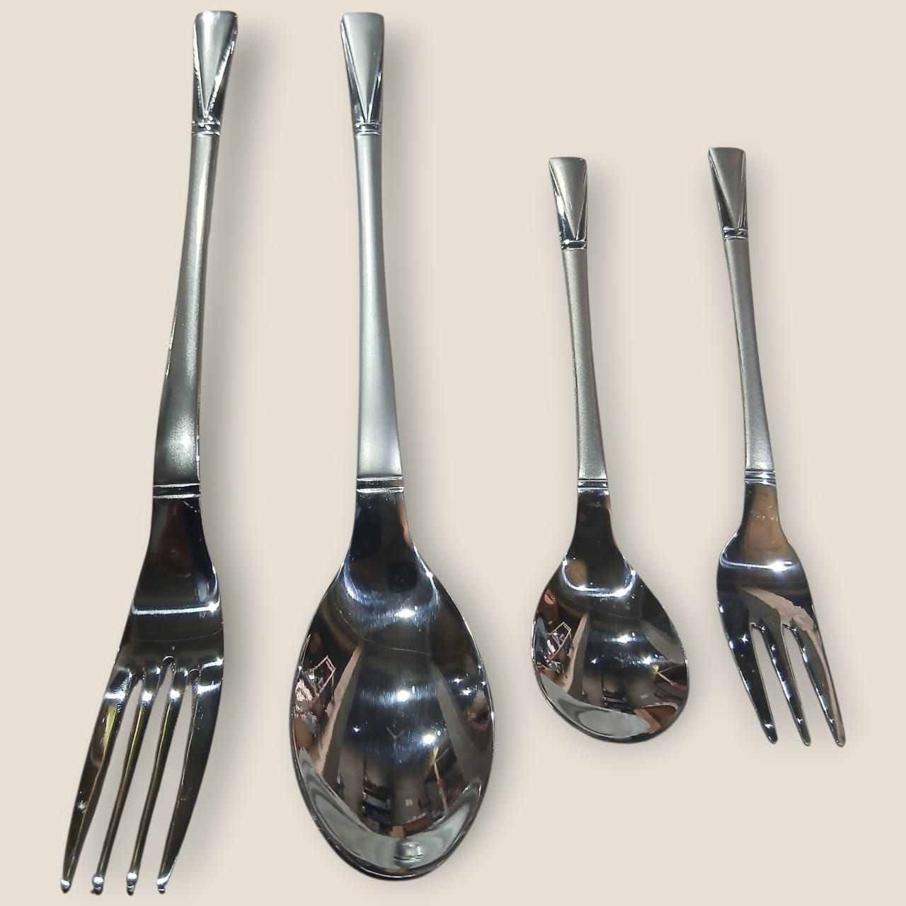 ط معالق فضي لوكس علي المغناطيس