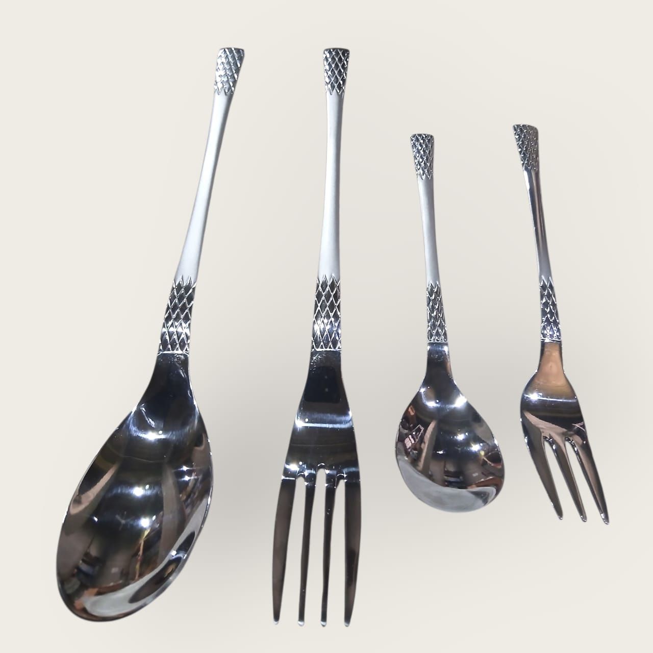 ط معالق فضي لوكس علي المغناطيس